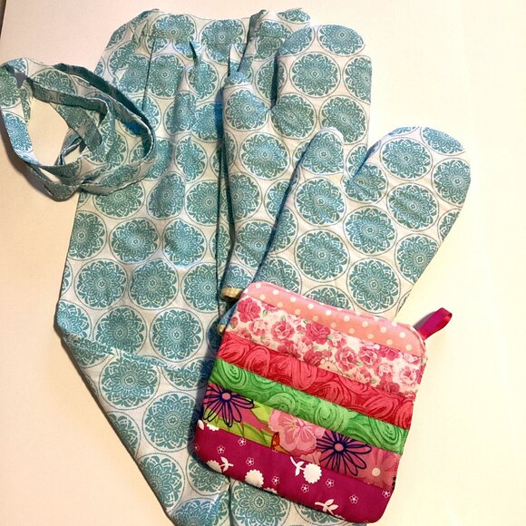 NWOT Handmade Waist Apron + Oven Mitts, Gloves + Pot Holder Kitchen Linens - Picture 1 of 7